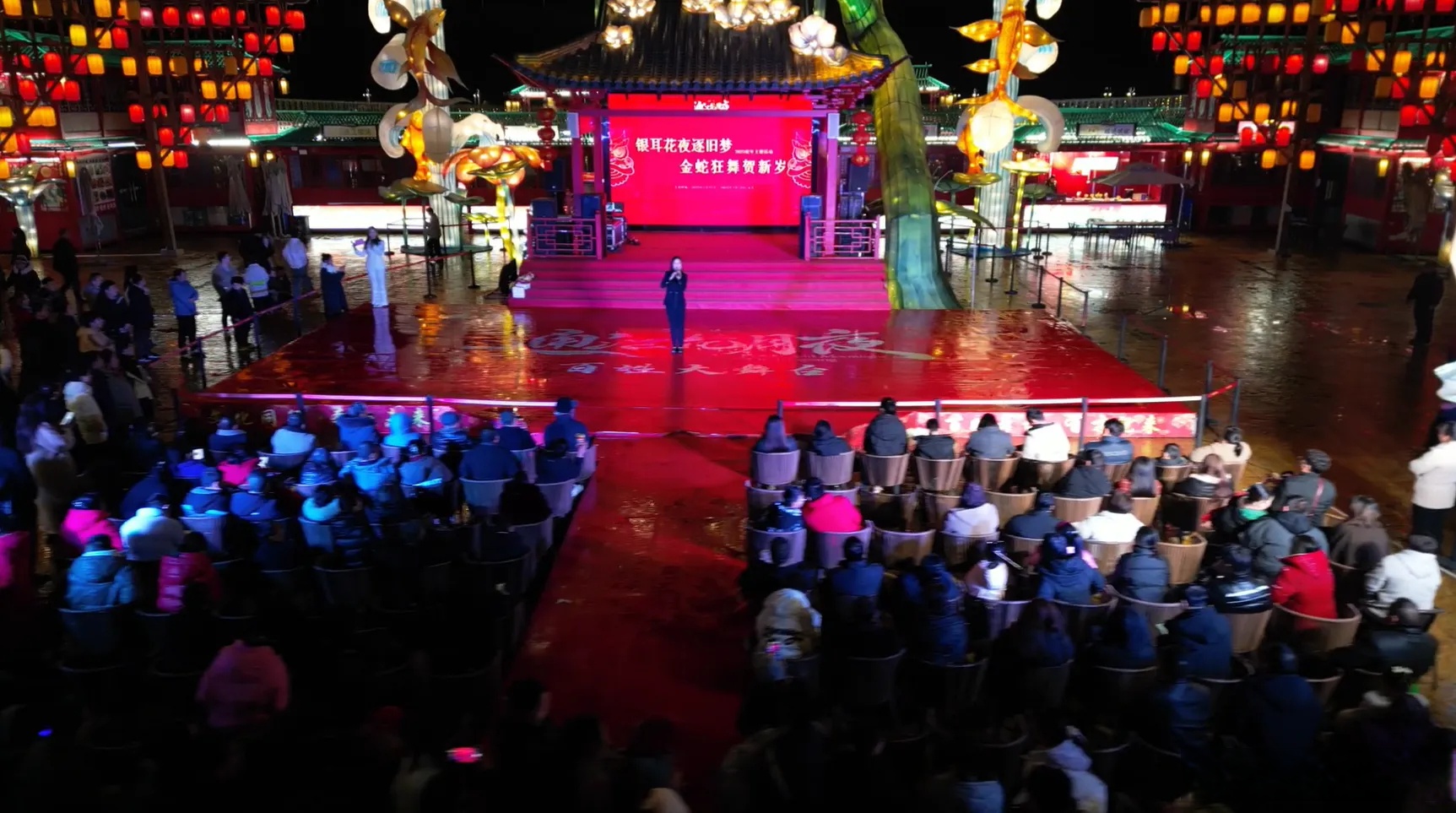 乐鱼体育官网网页版-夜幕降临：灯火辉煌的夜间比赛