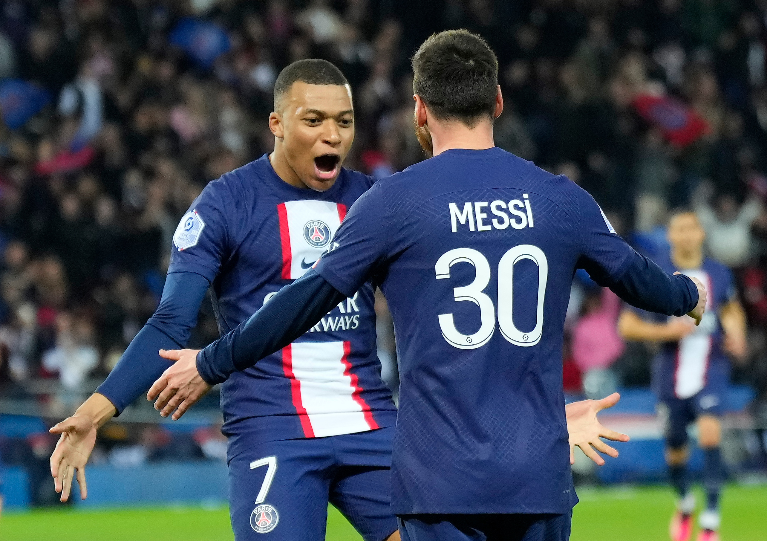 关于法甲关键战,专家以战术深度解读紧张局势背后的策略调整的信息 关于法甲关键战,专家以战术深度解读紧张局势背后的策略调整的信息