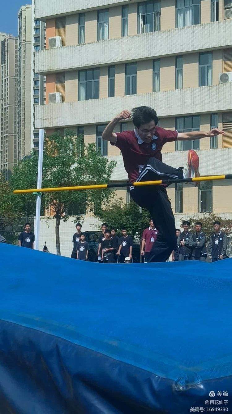 关于“飞跃”赛段：那些令人屏息的跳跃瞬间集锦的信息