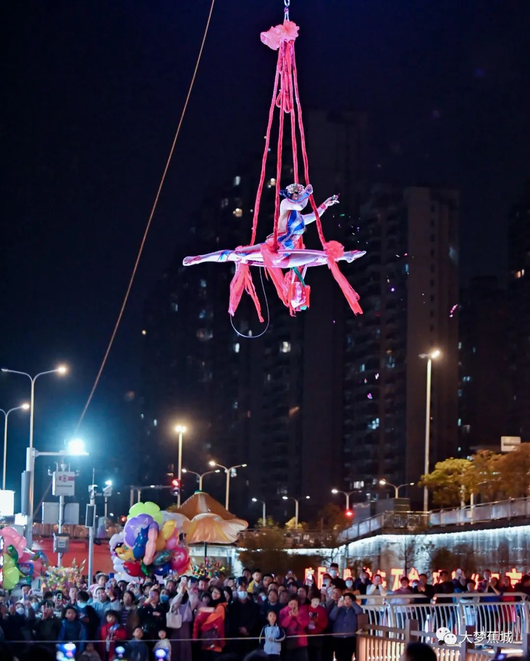 世界空中飞人表演大赛,空中运动的视觉盛宴的简单介绍 世界空中飞人表演大赛,空中运动的视觉盛宴的简单介绍