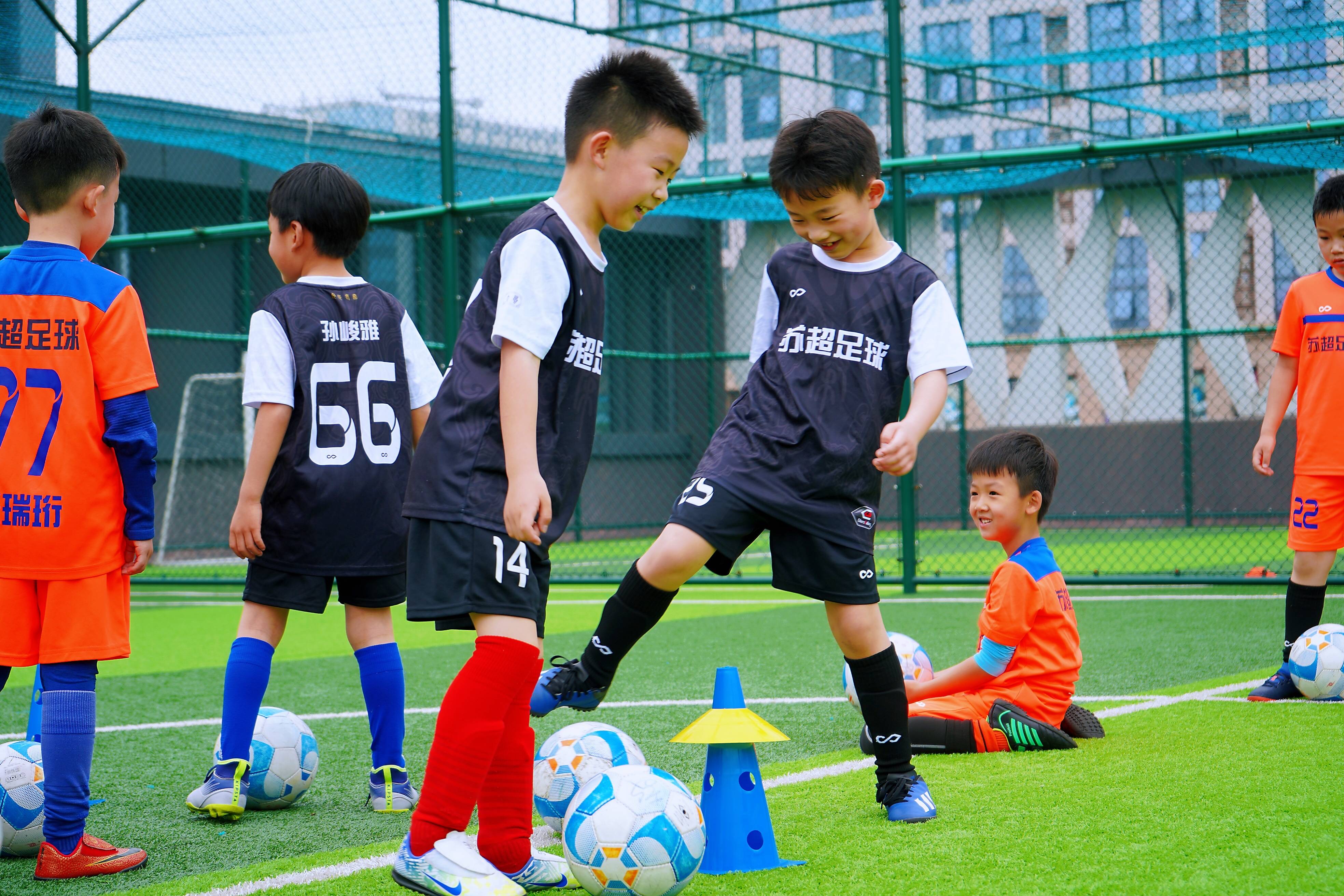 乐鱼网站-包含青少年足球俱乐部联合会成立，推动行业规范化运营的词条